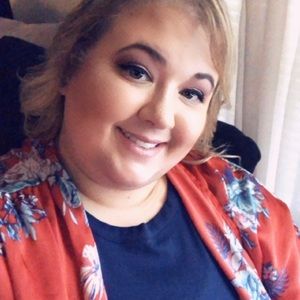 Meet your Posher, Holly